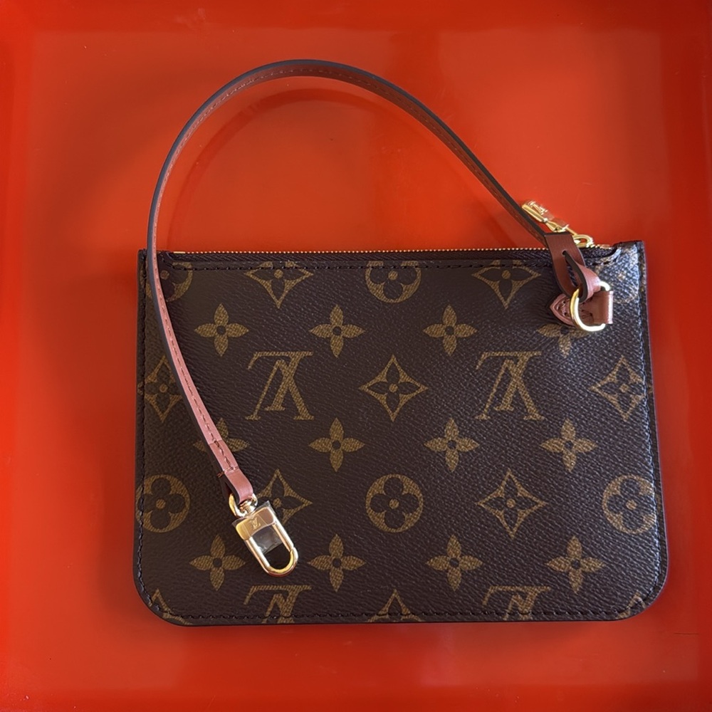 Louis Vuitton Monogram Pochette/wristlet NWOT - Picture 2 of 14